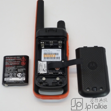 Motorola T82 10KM 防水IPx2 MicroUSB充電 運動形設計簡約美觀對講機 大容量電 黑底背光液晶顯示  2台-1對套裝 電筒照明