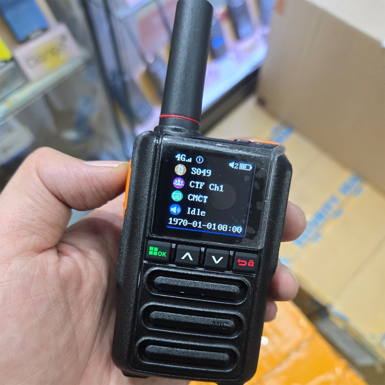 租機服務: 第4代3~5G電訊網絡對講機 全港接收 植入IC晶片平台語音延遲最少 清晰數碼話音 大聲喇叭 穩定性高 獨家專用頻道 液晶顯示每台機識別名稱資訊 雙卡槽可切換 可使用多家電訊網絡公司 附上中移動數據卡