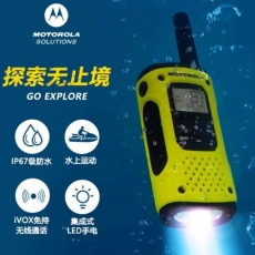 運動防水對講機 IP67 機身紮實 電筒照明 大顯